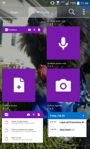 The widget menu for an Android phone. Various OneNote widgets are presented as options to drag to the home screen.